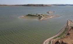 Tekirdağ'da barajda adacıklar oluştu
