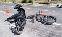 Motosikletlerin çarpıştığı kazada sürücüler yaralandı