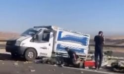 Siirt'te kontrolden çıkan pikap yol kenarına savruldu