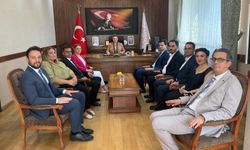 YKS’de İlk 1000’e Giren Öğrenciler Müdür Özefsun’u Ziyaret Etti