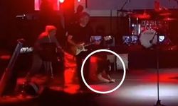 Ünlü sanatçı sahneye çıkarken düştü