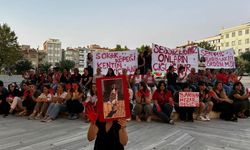 Lüleburgaz Belediyesi önünde oturma eylemi: Eylemciler siyah çelenk bıraktı