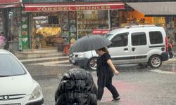 Düzce’de sağanak yağış 5 dakikada sokakları göle çevirdi