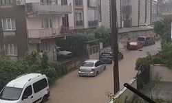 Bursa'yı sağanak vurdu, cadde ve sokaklar sular altında kaldı