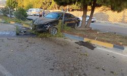Gaziantep'te kontrolü kaybolan otomobil refüje çıktı: 1 yaralı