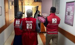 Patnos Kızılay'dan annelere ve yeni doğanlara "Sevgi Bohçası" hediyesi