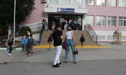 Ders zili çaldı öğrenciler okula koştu