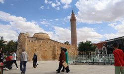 Şehrin ortasında 754 yıllık tarihi yapı dimdik ayakta duruyor
