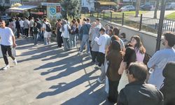 Tekirdağ'da üniversiteliler kart kuyruğunda saatlerce bekledi