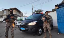 Çorlu’da 900 polisle şafak operasyonu: Uyuşturucu ve silahlar ele geçirildi