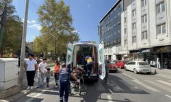 Yaya geçidinde görme engelli kadının ayağının üzerinden otomobil geçti: O anlar kamerada