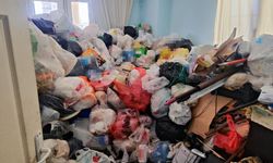 Adana'da apartman dairesinden iki kamyon çöp çıktı
