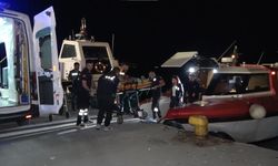 Tekne kazasında yaralanan şahıs deniz ambulansı ile getirildi