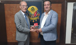 Eğitime Destek Verenlere Teşekkür Plaketi Verildi