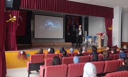 Lüleburgaz’da “Teknoloji Çağında Genç Müslüman Olmak” Konferansı
