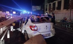 Ümraniye'de kontrolünü kaybeden otomobil bariyere girdi: 1 ölü
