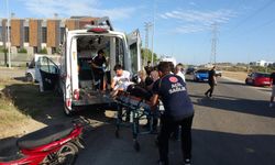 Antalya'da 14 yaşındaki çocuğun kullandığı motosiklet kamyonetle çarpıştı: 1 yaralı