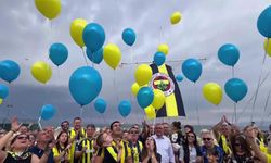 Sarı lacivertli balonlar kanseri yenen Fenerbahçeli Tamer Talha için gökyüzüne bırakıldı