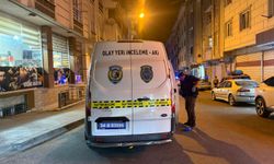 Esenyurt’ta kahvehaneye silahlı saldırı: Kurşunlar araçlara isabet etti