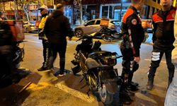 Bıçaklı yaralama olayına karışan motosikletli şüpheliler polisten kaçarken kaza yaptı: 3 yaralı