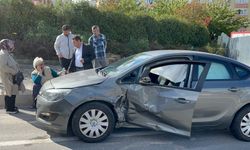 4 kişinin yaralandığı kaza mahalleliyi isyan ettirdi