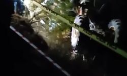 Devrilen traktörün altında kalan sürücü can verdi
