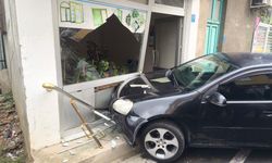 Tekirdağ'da otomobil dükkâna girdi