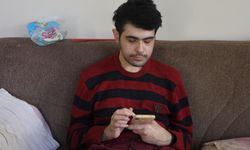 Telefon bağımlısı gençten ailelere tavsiye: "Küçükken çocuklara telefon vermeyin"