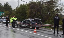 Bariyerlere çarpan otomobil hurdaya döndü: 1 ölü, 2 yaralı