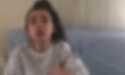 Darbettiği kız kardeşinin üzerine kaynar su döküp özür diletti