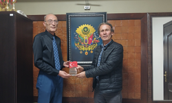 Eğitime Destek Veren Muhtara Teşekkür Plaketi
