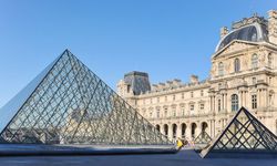 Paris'teki ünlü Louvre Müzesi'nde soygun paniği: Müze ziyaretçilere kapatıldı