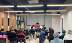 Kütüphanede “Çocuğuma Ne Okutmalıyım” Söyleşisi