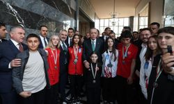 Kırklareli’nin Şampiyon Taekwondocuları Gazi Meclis’te Ağırlandı