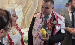 Damada şaka yapıp takı yerine 'ayva' hediye ettiler