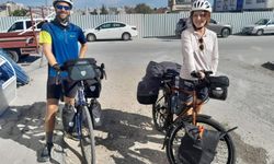 Bisikletle Almanya’dan yola çıkıp, 10 ülkeyi geçip Konya’ya ulaştılar