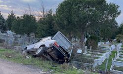 Mezarlığa uçtu, firar etti: Tekrar kaza mahalline gelen sürücü alkollü çıktı