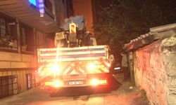 Eyüpsultan'da sokağa dalan vinç dehşet saçtı: Mahalleli sokağa döküldü