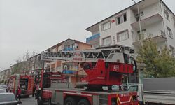 Kendini kilitlediği evini ateşe verdi