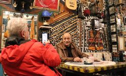 Hurdacıdan aldığı bir demlikle başladı, işletmesini antikalarla doldurdu