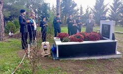 Babaeski'de şehit üsteğmen mezarı başında anıldı
