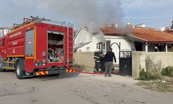 Annesinin evini ateşe verip kaçtı