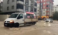 Tekirdağ'da altyapı yetersizliği sokakları yine göle çevirdi: Onlarca araç sanayinin yolunu tuttu