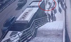 Cevizlibağ’da metrobüs engelli yolcuya çarptı, yaşlı adam hayatını kaybetti: O anlar kamerada