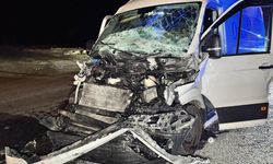 Edirne’de tıra çarpan panelvan hurdaya döndü