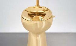 ABD'de 18 ayar altın tuvalet 12.1 milyon dolara satıldı