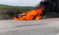 Edirne'de otomobil alev alev yandı