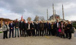 Edirne'de Ticaret Lisesi mezunları Selimiye'nin gölgesinde buluştu
