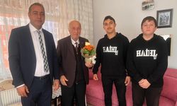 Hayrabolu'da öğrencilerin ziyareti emekli öğretmeni duygulandırdı