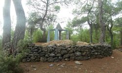 300 yıllık türbe kaçak kazıyla delik deşik edildi